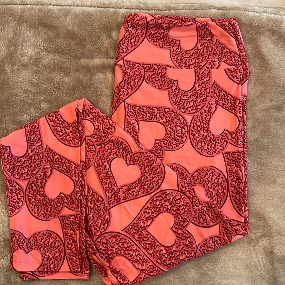 Lularoe legging size- TALL/CURVY or 10-20. Yoga waistband. new with tags.